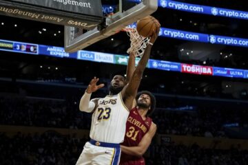 Блок-шот та данк Леброна Джеймса — в топ-10 моментів дня в НБА 23 - basket.com.ua