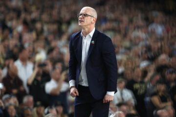 Іменитий тренер, який відмовився від пропозиції "Лейкерс" на 70 млн, підписав значно менший контракт 43 - basket.com.ua