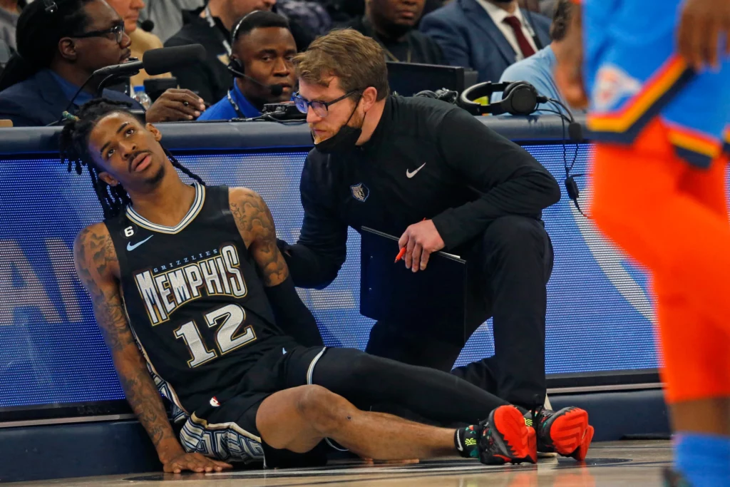 Джа Морент не дограв матч проти “Оклахоми” через травму 2 - basket.com.ua Джа Морент не дограв матч проти “Оклахоми” через травму 1 - basket.com.ua