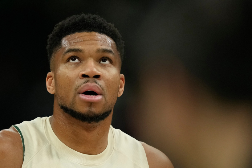 Янніс Адетокумбо прокоментував інформацію про переговори щодо свого обміну в інший клуб НБА 1 - basket.com.ua