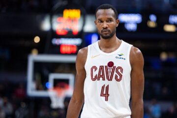 Найкращий оборонний гравець минулого сезону вибув на певний термін. Його клуб поза зоною плей-оф 57 - basket.com.ua