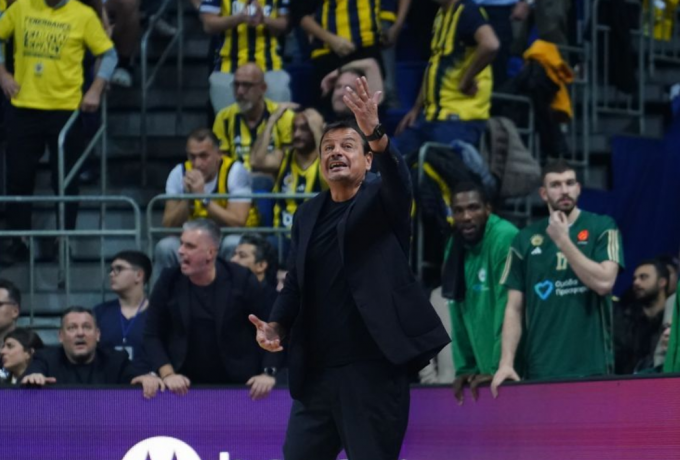 Фанати "Фенербахче" ображали матір Ергіна Атамана. За тренера заступився форвард збірної Туреччини 1 - basket.com.ua