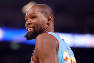 Кевін Дюрант підкорив неймовірне снайперське досягнення Джеймса Хардена 37 - basket.com.ua