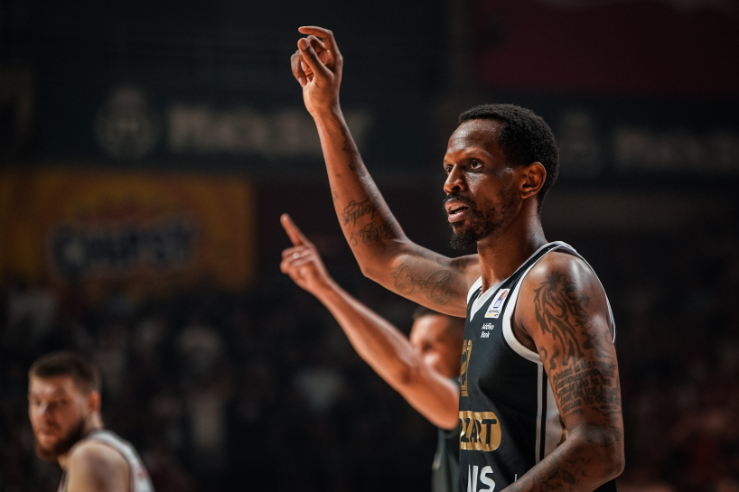 35-річний топ-снайпер повернувся в Європу після сезону в Китаї 2 - basket.com.ua 35-річний топ-снайпер повернувся в Європу після сезону в Китаї 1 - basket.com.ua