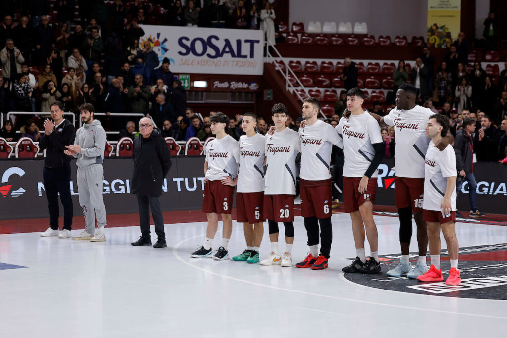 У чемпіонаті Італії команда зазнала поразки, бо залишилася з одним гравцем на паркеті 1 - basket.com.ua