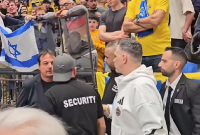 Вболівальники "Маккабі" ображали Атамана перед та під час гри 2 - basket.com.ua Вболівальники "Маккабі" ображали Атамана перед та під час гри 1 - basket.com.ua
