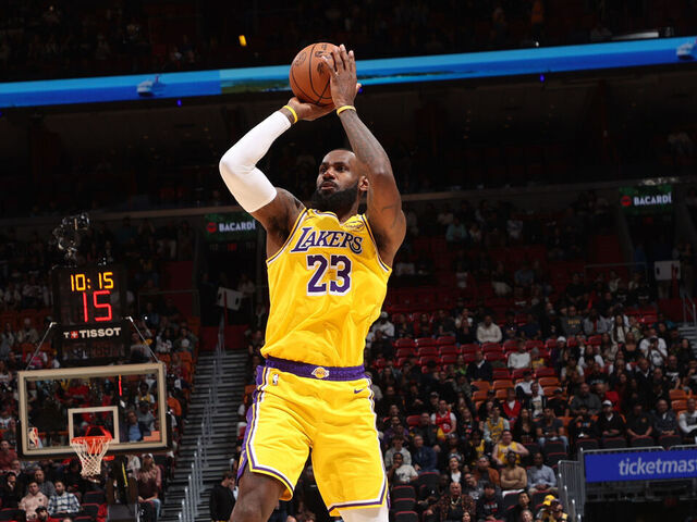 Леброн Джеймс побив феноменальне снайперське досягнення Реджи Міллера 1 - basket.com.ua