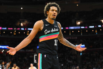 Іменитого молодого гравця НБА відрахували з клубу. На нього одразу з'явилися два претенденти 39 - basket.com.ua