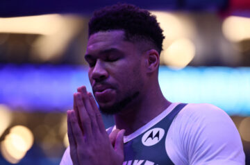 Янніс Адетокумбо визначив два критерії, за якими обиратиме обмін в новий клуб НБА 29 - basket.com.ua