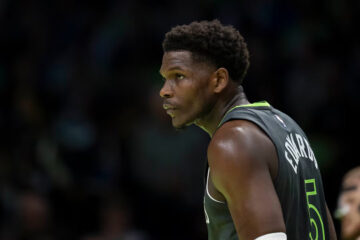 Едвардс завдяки перформансу в грі проти "Мемфіса" випередив Кобі Браянта в унікальному рейтингу 25 - basket.com.ua