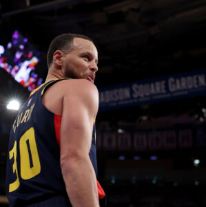 Повернення Каррі відкладено через "коліно бігуна" 45 - basket.com.ua