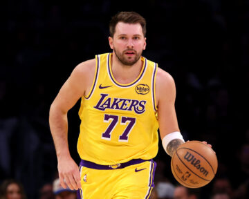 Лука Дончич приніс "Лейкерс" перемогу на останній секунді овертайму і створив історію НБА 31 - basket.com.ua