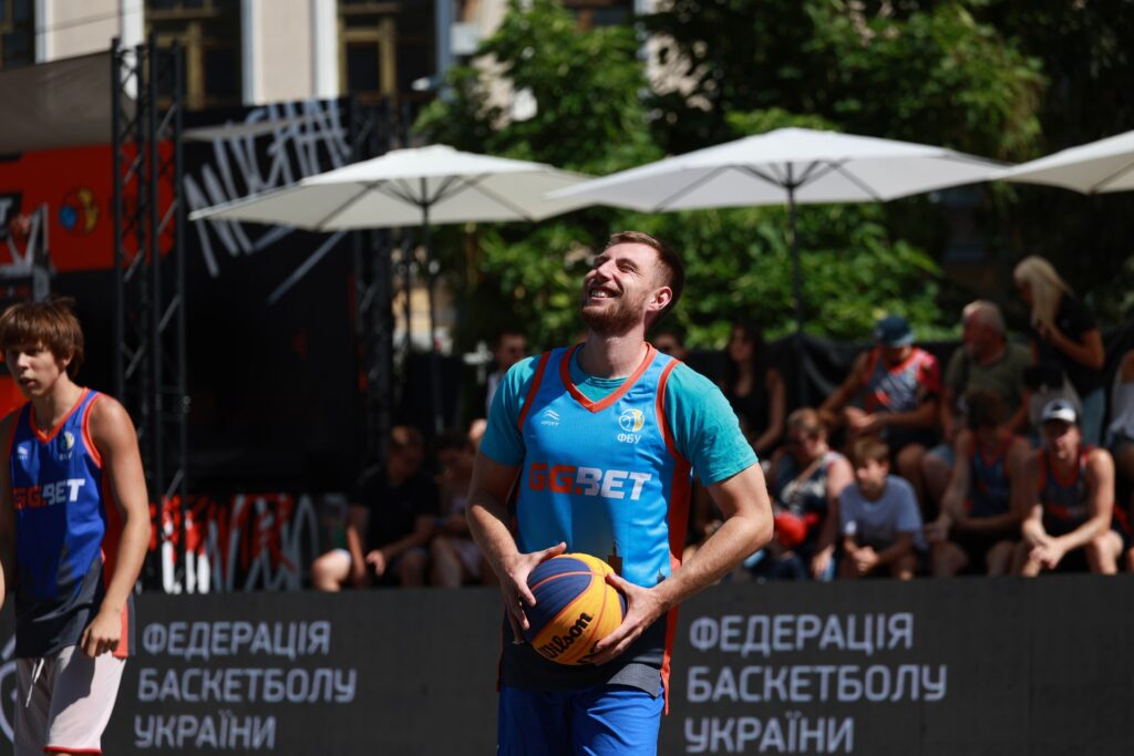 У Києві стартував фінал чемпіонату України з баскетболу 3х3: фотогалерея 10 - basket.com.ua Фінал чемпіонату України з баскетболу 3х3 на Контрактовій площі у Києві