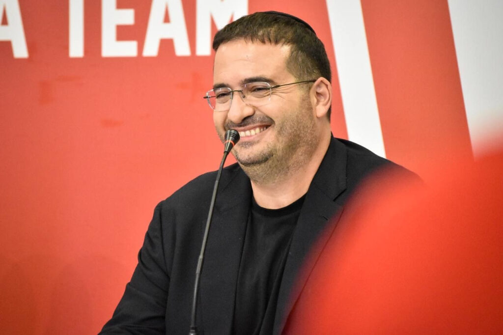 Одіозний власник клубу Євроліги відмовився від 40% прав на команду 2 - basket.com.ua Одіозний власник клубу Євроліги відмовився від 40% прав на команду 1 - basket.com.ua