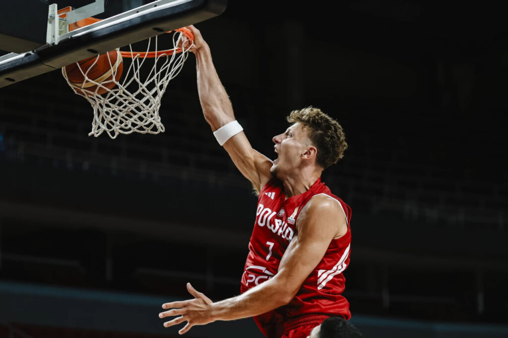 Син головного тренера збірної Польщі отримав контракт від клубу НБА 2 - basket.com.ua Син головного тренера збірної Польщі отримав контракт від клубу НБА 1 - basket.com.ua