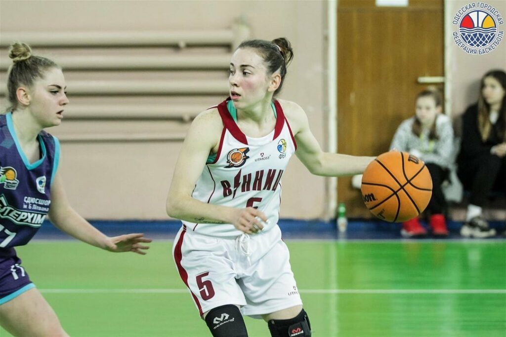Гравчиня "Вінницьких Блискавок" Вікторія Огій зібрала квадрупл-дабл з 20 перехопленнями 2 - basket.com.ua Гравчиня "Вінницьких Блискавок" Вікторія Огій зібрала квадрупл-дабл з 20 перехопленнями 1 - basket.com.ua