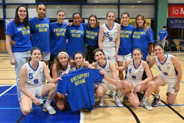 Команда Міріам Уро-Ніле з вболівальниками підтримала Україну 11 - basket.com.ua