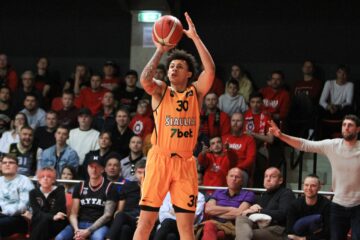 Українці за кордоном: Санон, Корнієнко 35