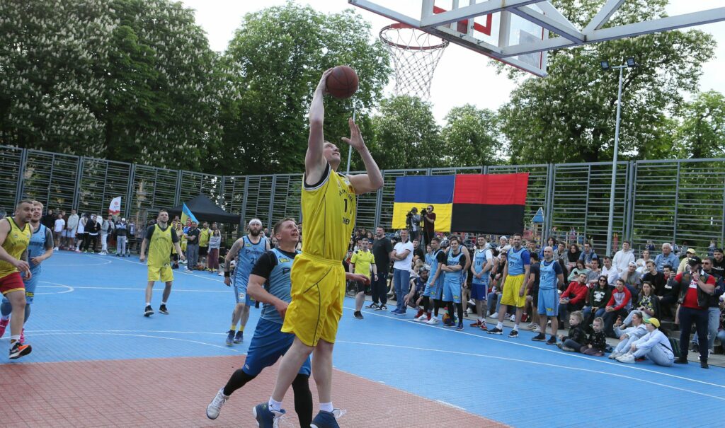 У Львові відбувся благодійний турнір з баскетболу 3х3 на підтримку ЗСУ 8 - basket.com.ua У Львові відбувся благодійний турнір з баскетболу 3х3 на підтримку ЗСУ 7 - basket.com.ua