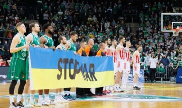Гравців «Црвени Звезди» освистали в Каунасі за те, що вони не тримали банер «Зупинимо війну». 25 - basket.com.ua