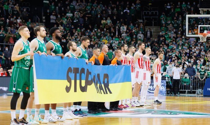 Гравців «Црвени Звезди» освистали в Каунасі за те, що вони не тримали банер «Зупинимо війну». 2 - basket.com.ua Гравців «Црвени Звезди» освистали в Каунасі за те, що вони не тримали банер «Зупинимо війну». 1 - basket.com.ua