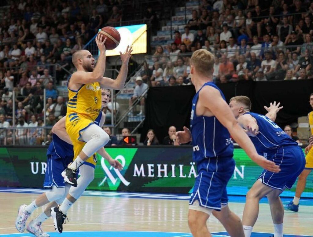 Ілля Сидоров: "Був дуже здивований тим, скільки українців прийшло підтримати нас у Фінляндії" 2 - basket.com.ua Ілля Сидоров: "Був дуже здивований тим, скільки українців прийшло підтримати нас у Фінляндії" 1 - basket.com.ua