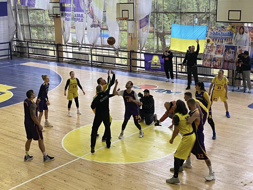 В столичному "Авангарді" відбувся перший матч після влучання в нього ракети 2 - basket.com.ua В столичному "Авангарді" відбувся перший матч після влучання в нього ракети 1 - basket.com.ua