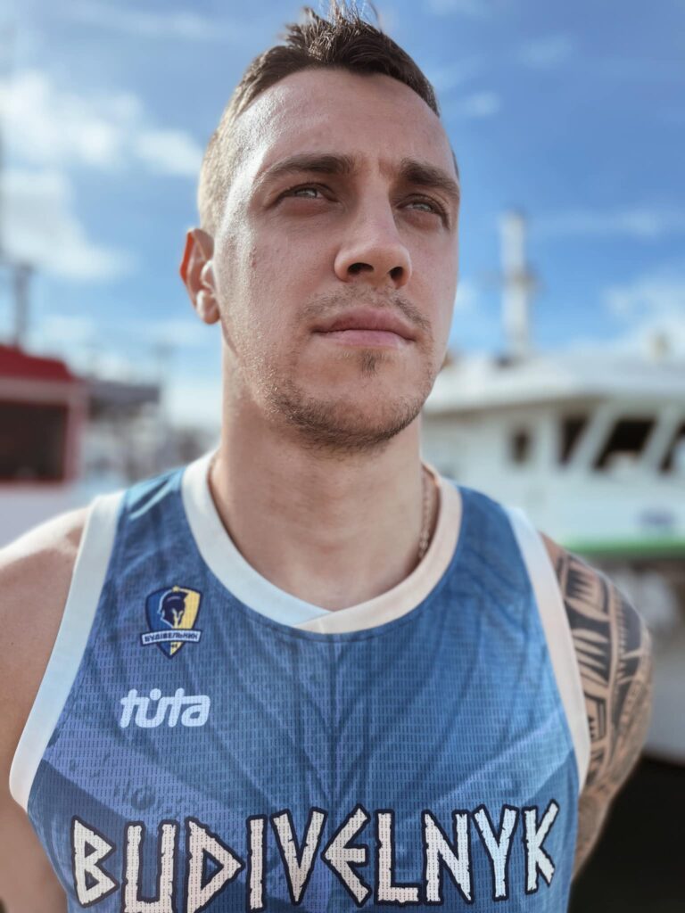 "Будівельник" презентував форму на новий сезон