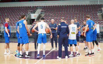 Чоловіча збірна України вирушила на матч проти Нідерландів 31 - basket.com.ua