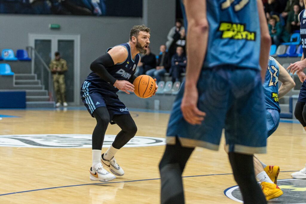 “Дніпро” повернув до заявки захисника, який зіграв за команду 12 матчів у минулому сезоні 2 - basket.com.ua “Дніпро” повернув до заявки захисника, який зіграв за команду 12 матчів у минулому сезоні 1 - basket.com.ua