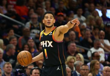 Девін Букер повторив власний рекорд результативності у плей-оф: відео 23