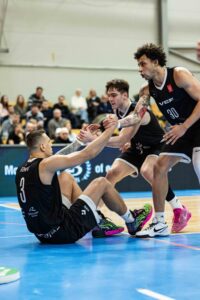 Українці за кордоном: Ковляр, Близнюк, Герун, Ткаченко, Скапінцев, Бобров, Санон 51