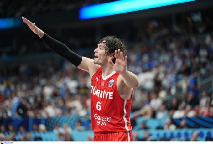 Капітан Туреччини розповів, що думає про колег по збірній після програного фіналу Євробаскета-2025 1