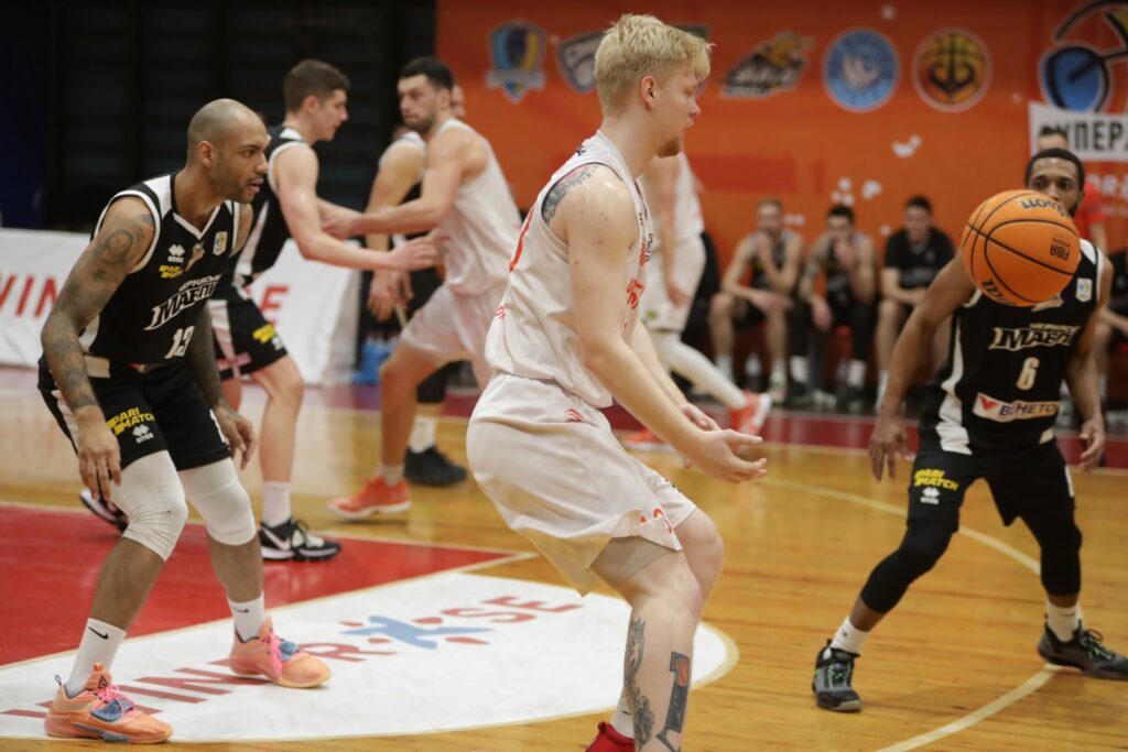 Владислав Фролов продовжить кар'єру у Румунії 2 - basket.com.ua Владислав Фролов продовжить кар'єру у Румунії 1 - basket.com.ua