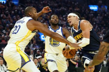 Аарон Гордон забив 10 триочкових, набравши 50 очок в матчі проти "Голден Стейт" 31