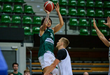 17 очок Санона дозволили "Шльонську" переграти угорський клуб 35