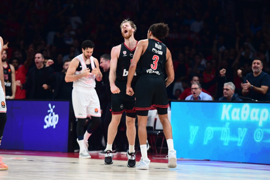 Євроліга, 8-й тур: чергова поразка "Панатінаїкоса", "Олімпіакос" обіграв лідера 1