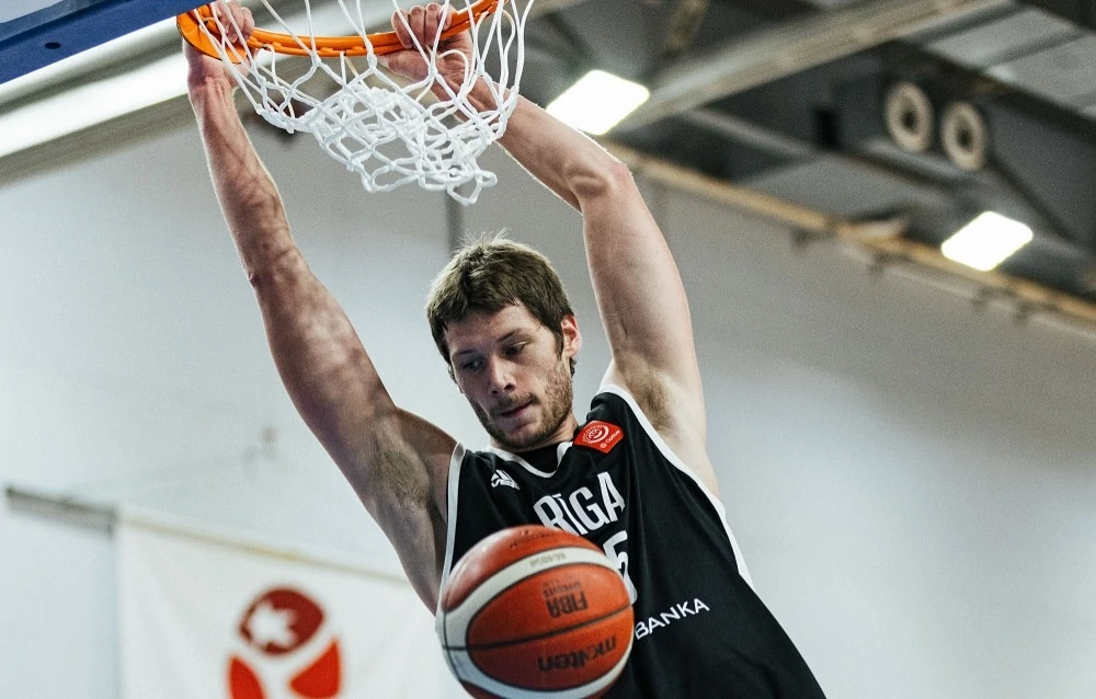 Українці за кордоном: Сидоров набрав 18 очок у Лізі чемпіонів, Новицький, Шиманський, Кулішенко, Дзюба 7