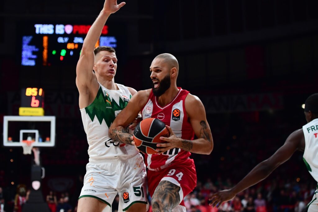Євроліга, 10-й тур: "Барселона" мінімально здолала "Баварію", "Мілан" дотис гостей 1