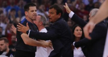 Фінальний матч між "Олімпіакосом" і "Панатінаїкосом" завершився грандіозним скандалом 41 - basket.com.ua