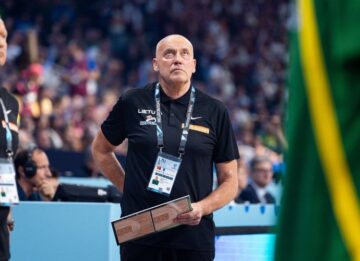 Грецькі журналісти розчаровані вчинком з боку головного тренера збірної Литви. Литовська асоціація принесла вибачення 25