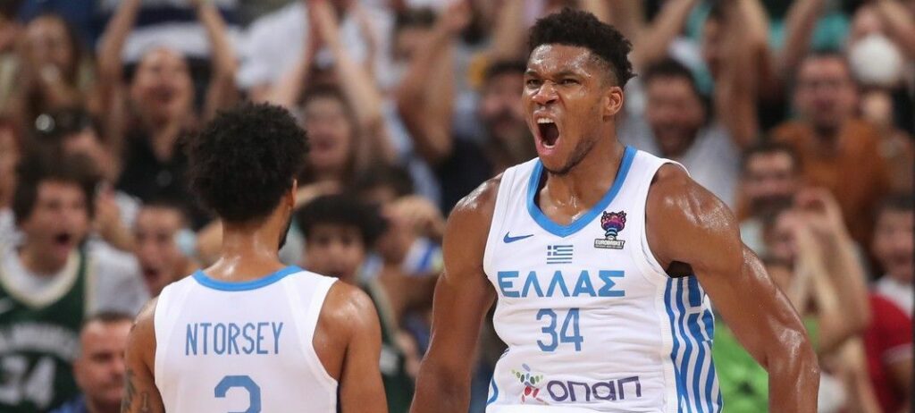МРТ не виявило у Янніса Адетокумбо серйозної травми спини 2 - basket.com.ua МРТ не виявило у Янніса Адетокумбо серйозної травми спини 1 - basket.com.ua