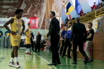 "Старий Луцьк" підписав контракт з американським захисником 39 - basket.com.ua