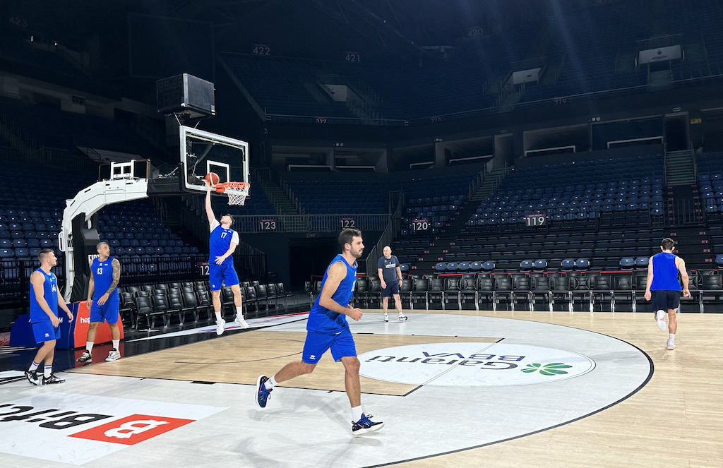 Збірна України провела перше тренування в Стамбулі 2 - basket.com.ua Збірна України провела перше тренування в Стамбулі 1 - basket.com.ua