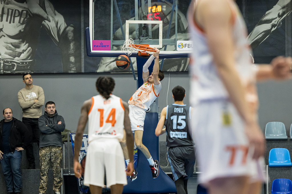 Потужні данки Бублика та Соловйова — в топ-10 моментів першого етапу Кубка України 1