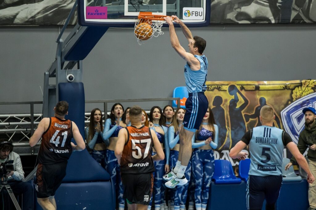 Данки Бондарчука та Сорочана, неймовірне влучання Липовцева — в топ-10 моментів Кубку України 1 - basket.com.ua