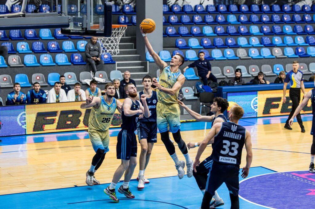 "Дніпро" оголосив про перехід Володимира Конєва 2 - basket.com.ua "Дніпро" оголосив про перехід Володимира Конєва 1 - basket.com.ua