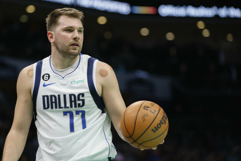 Лука Дончич отримав 16-й технічний фол у сезоні та пропустить наступний матч 2 - basket.com.ua Лука Дончич отримав 16-й технічний фол у сезоні та пропустить наступний матч 1 - basket.com.ua