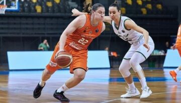 Тренер "Валенсії": "Ягупова пішла на поступки по зарплатні перед підписанням контракту" 45