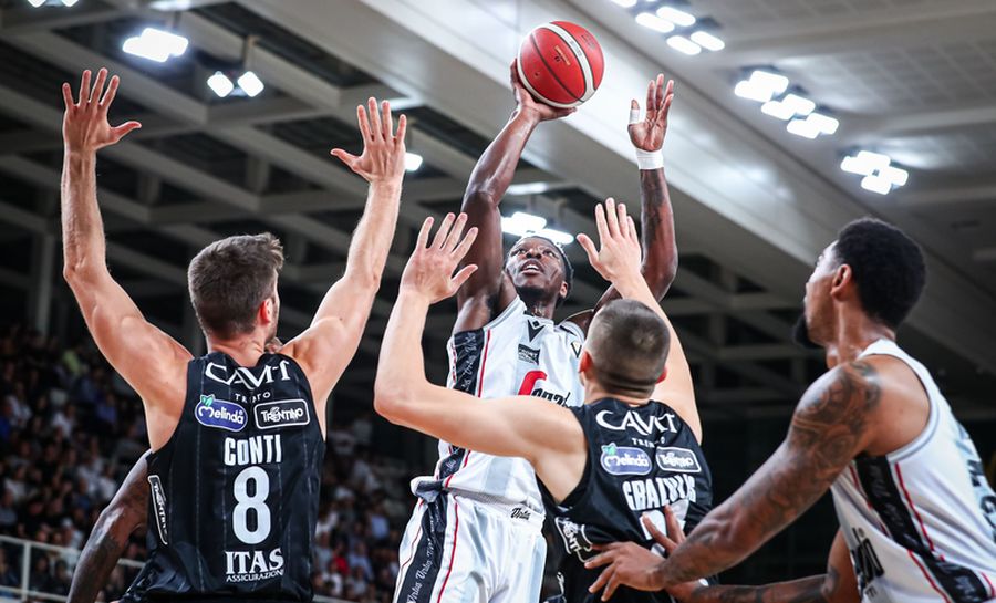 Чемпіонат Італії, 3-й тур: результати матчів 15 жовтня 2 - basket.com.ua Чемпіонат Італії, 3-й тур: результати матчів 15 жовтня 1 - basket.com.ua
